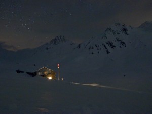 Večerní pohled na chalupu Maighels hutte. Foto: Vítek Ludvík